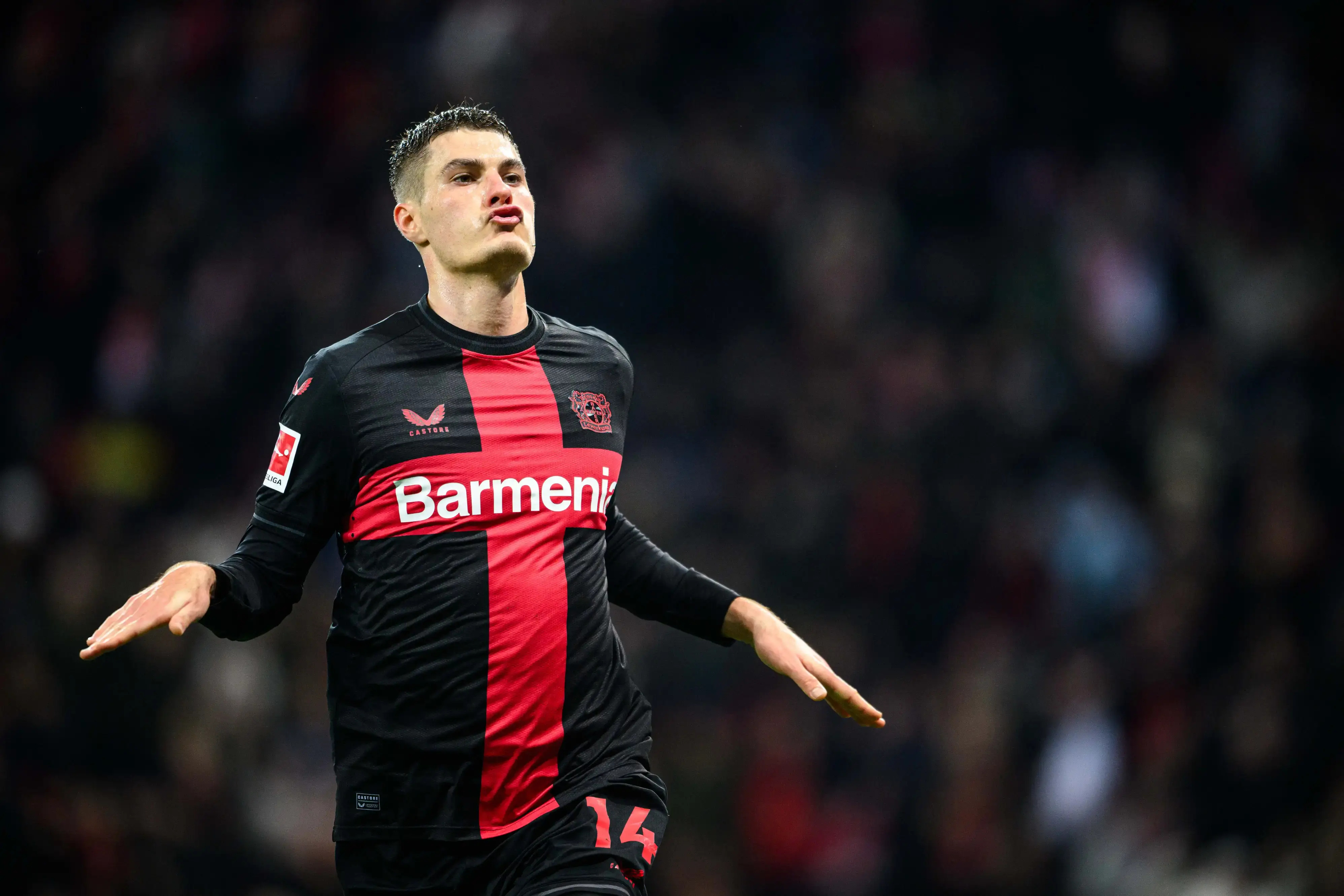 利物浦发布备战花絮，清晨再遭质疑，意甲任务艰巨，更衣室氛围转暖(决定进入紧急状态的是谁)