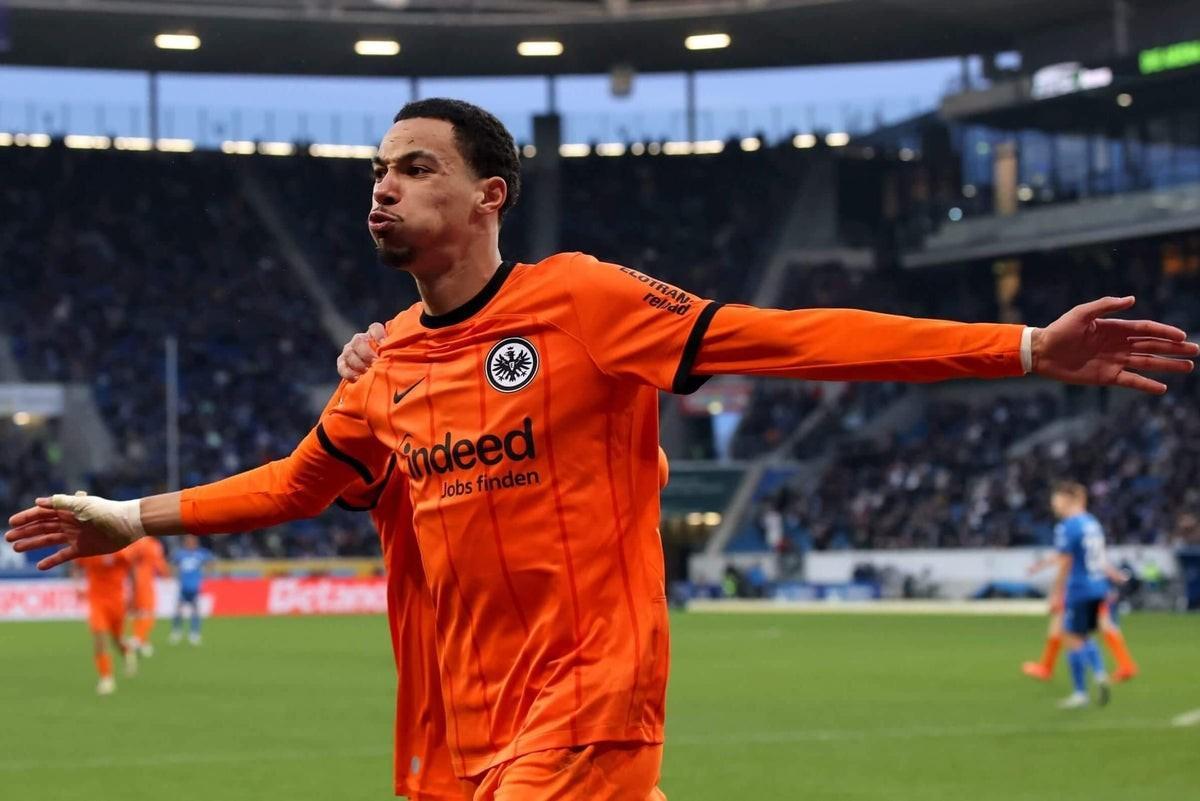 荷甲集结日再迎强敌，利物浦再遭质疑，主帅态度：气氛紧张，年轻球员得到机会的简单介绍