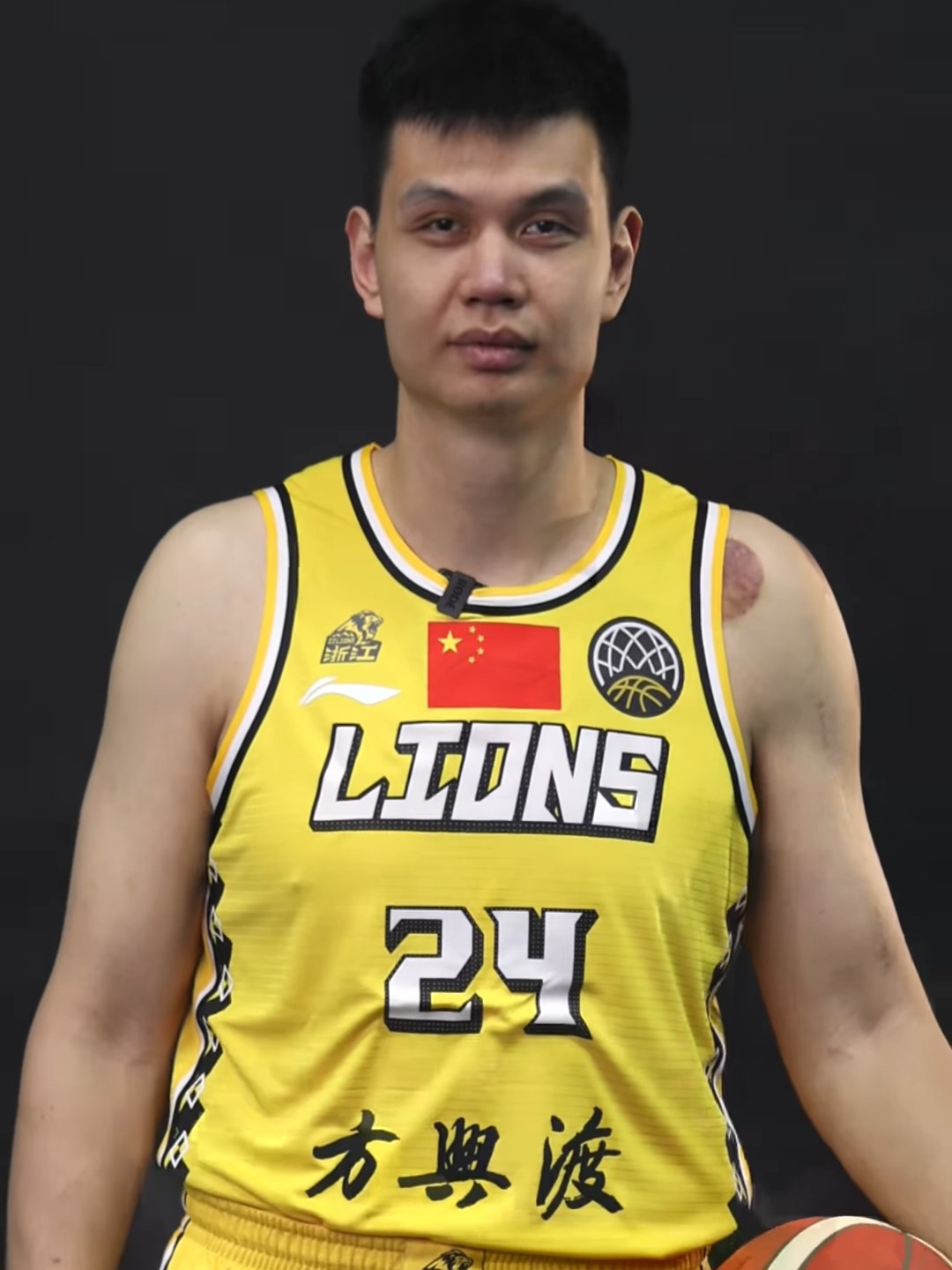 深圳男篮迎亚冠关键赛；赛后队长鼓劲；信心回归；数据趋势出现新变化(为什么男足叫国足)