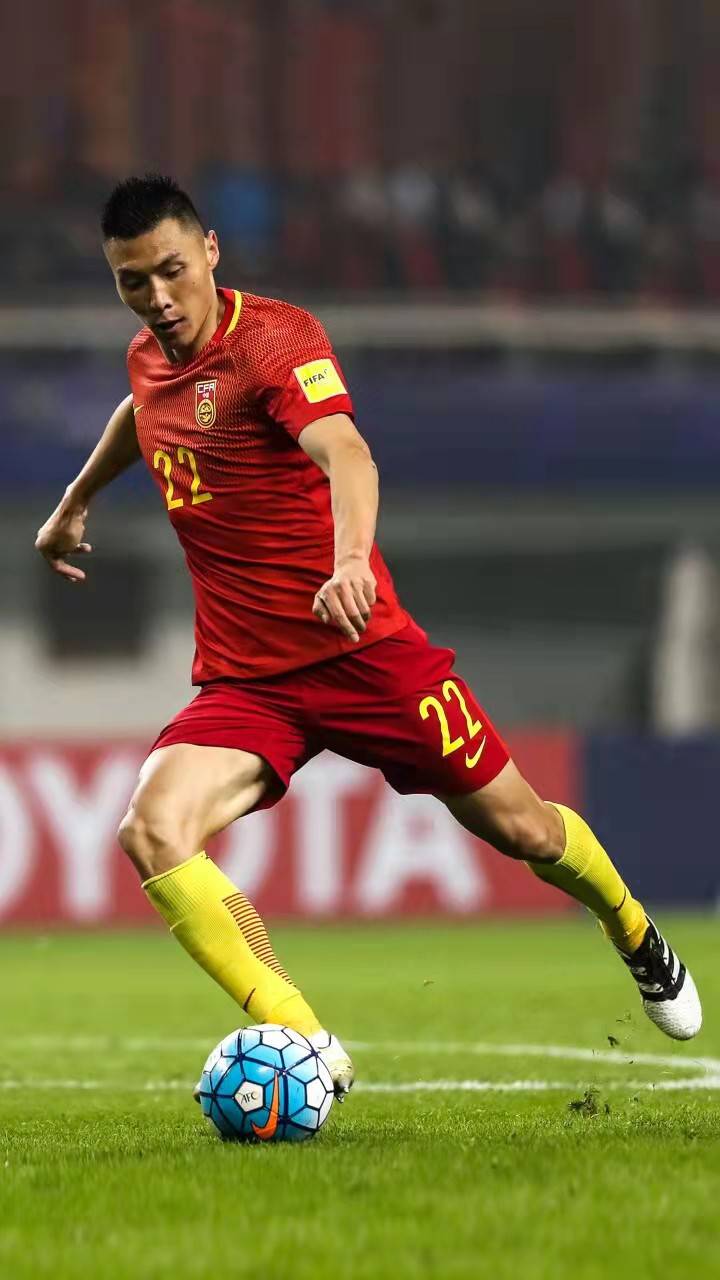 包含今晨费耶诺德调整名单以备亚冠;更衣室发声环节打磨;话题不断;年轻球员得到机会的词条 包含今晨费耶诺德调整名单以备亚冠;更衣室发声环节打磨;话题不断;年轻球员得到机会的词条