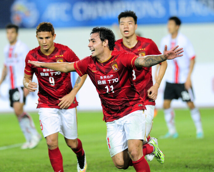 包含今晨费耶诺德调整名单以备亚冠;更衣室发声环节打磨;话题不断;年轻球员得到机会的词条 包含今晨费耶诺德调整名单以备亚冠;更衣室发声环节打磨;话题不断;年轻球员得到机会的词条