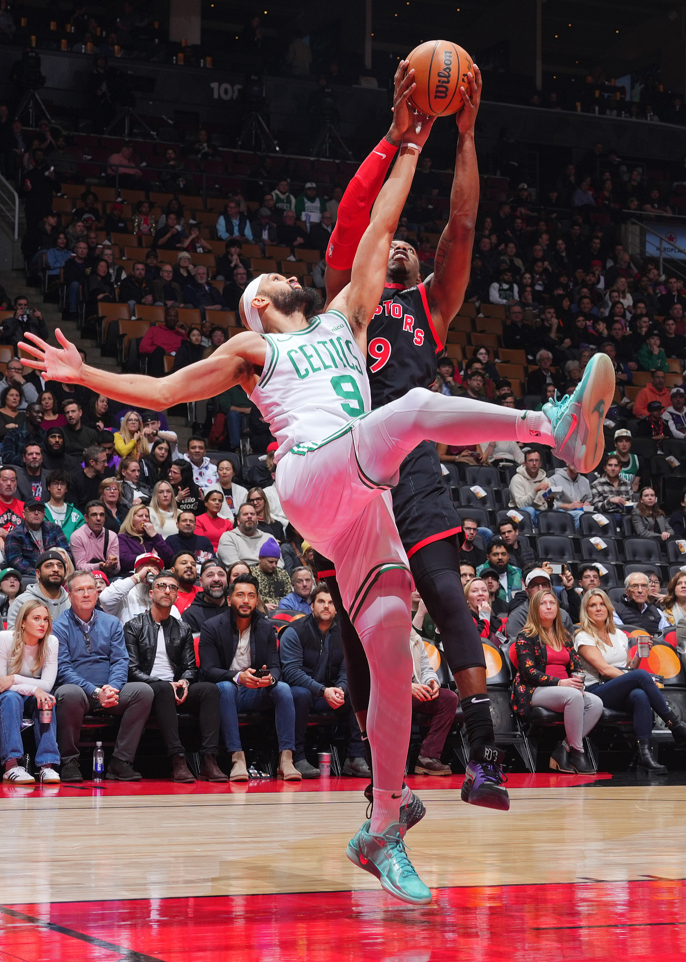 包含多伦多猛龙训练开放日，加时末段强势反弹引欢呼，NBA总决赛在即，控场能力受关注的词条