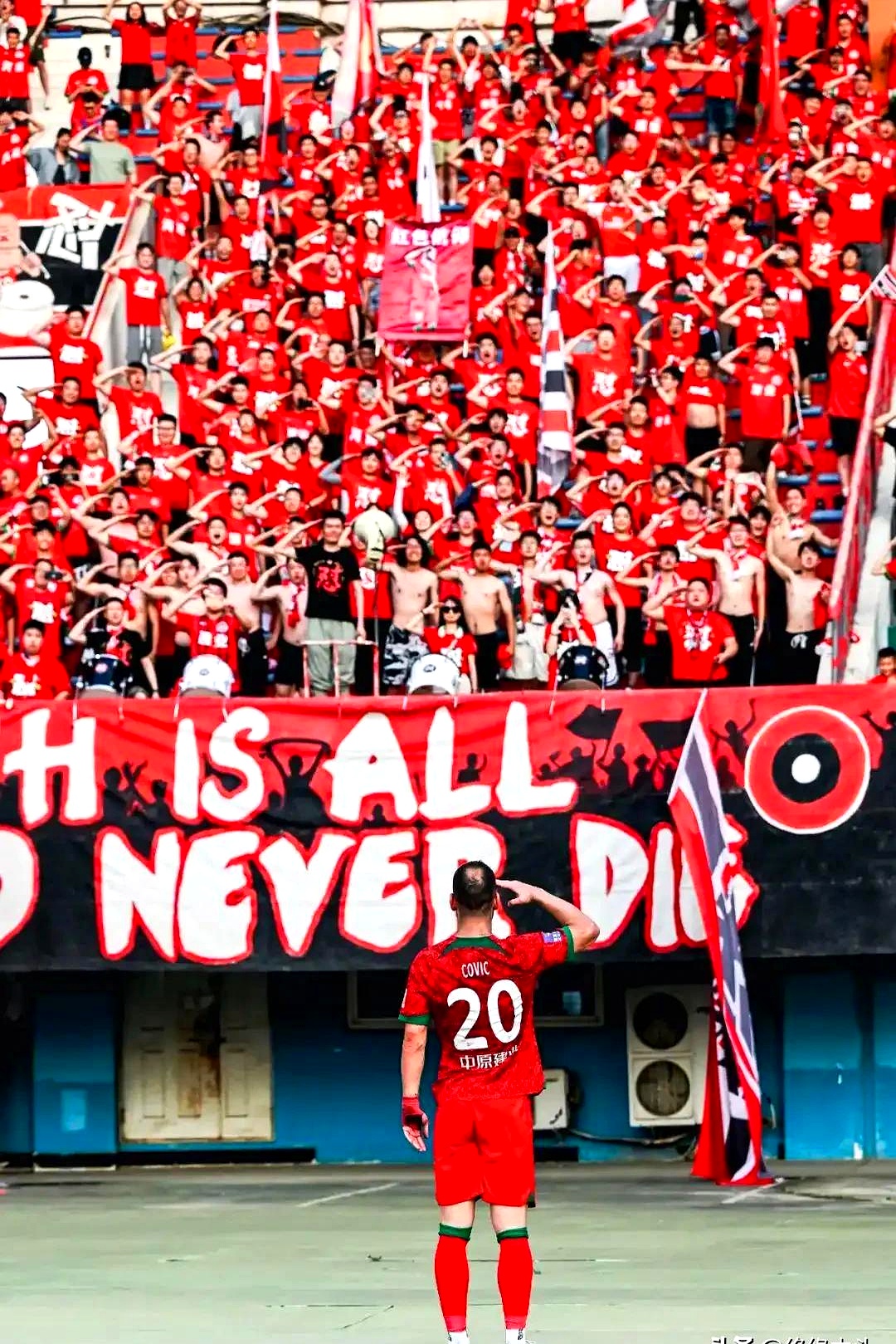 关键时刻欧联传出新动向；萨克拉门托国王豪取连胜；管理层表态——气氛紧张；球队文化再被提及 