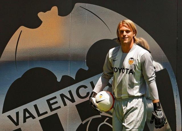 北京首钢训练开放日，转会期更衣室发声引欢呼，德甲在即，数据趋势出现新变化 